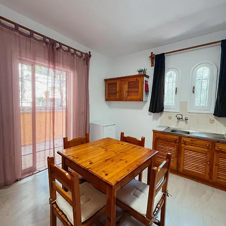 Silent Bay Boutique Apartments Nisaki *
