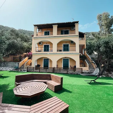 Silent Bay Boutique Apartments Nisaki